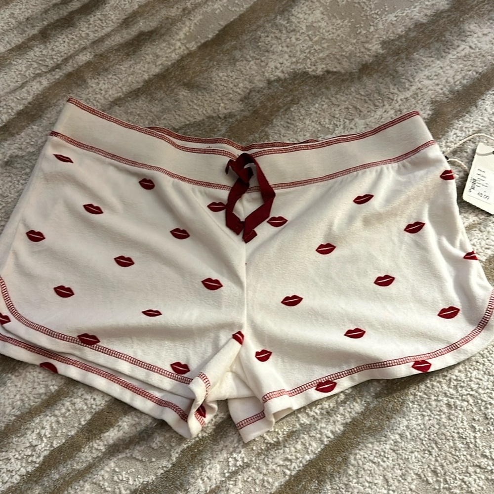 PJ Salvage shorts NWT white & lips XL